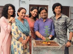 Anshuman Jha & Raghubir Yadav – Vater-Sohn Saga “Hari-Ka-Om” hat Weltpremiere als Abschlussfilm beim Indisches Film Festival, Stuttgart am 21. Juli”